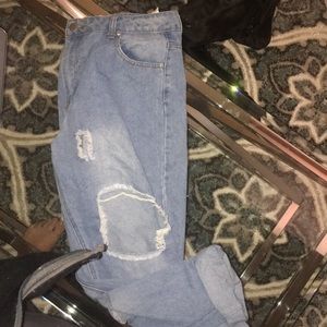 PLT RIPPED MOM JEANS